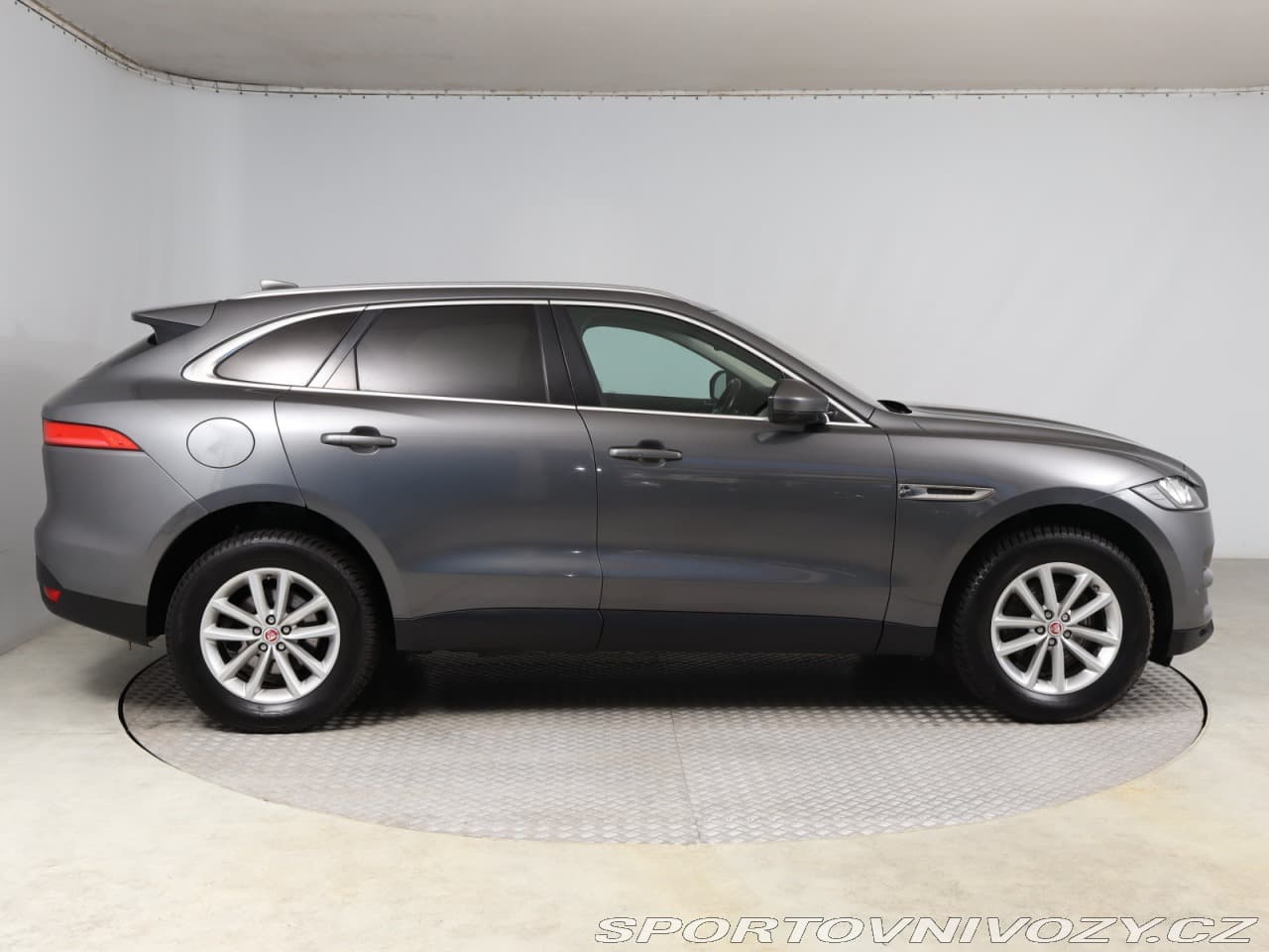 2017 Jaguar F-Pace - 6