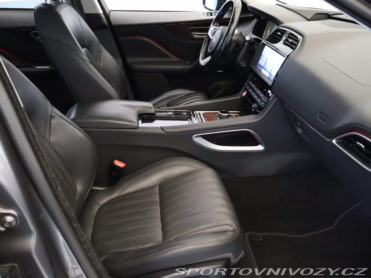 2017 Jaguar F-Pace - 7