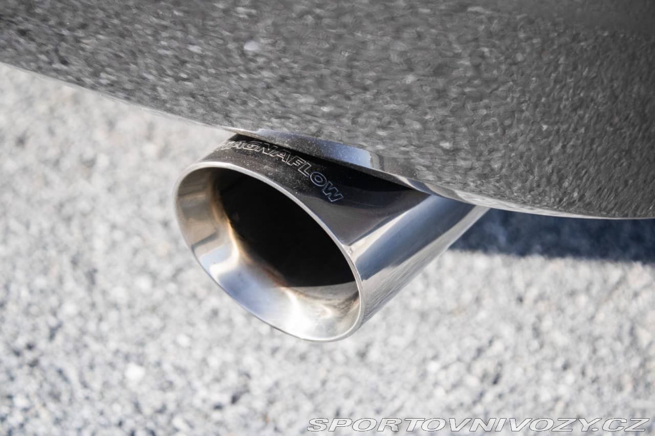 2004 Ford Mustang - 12