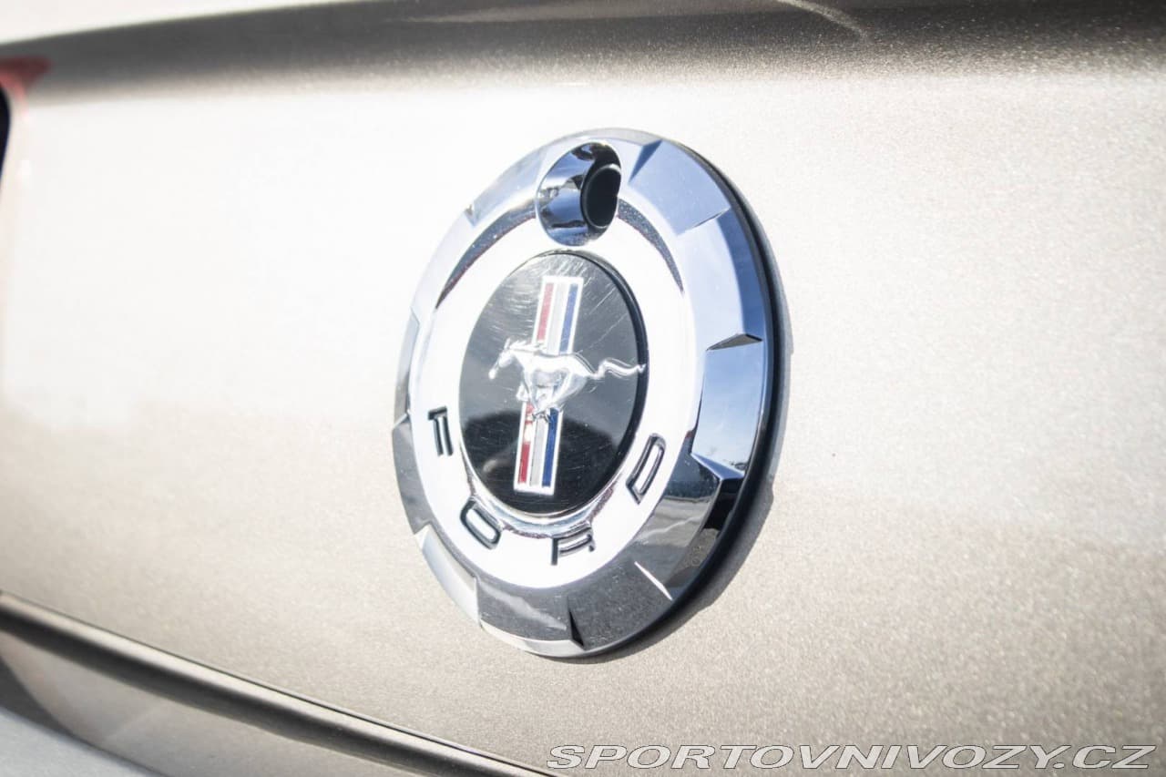 2004 Ford Mustang - 13