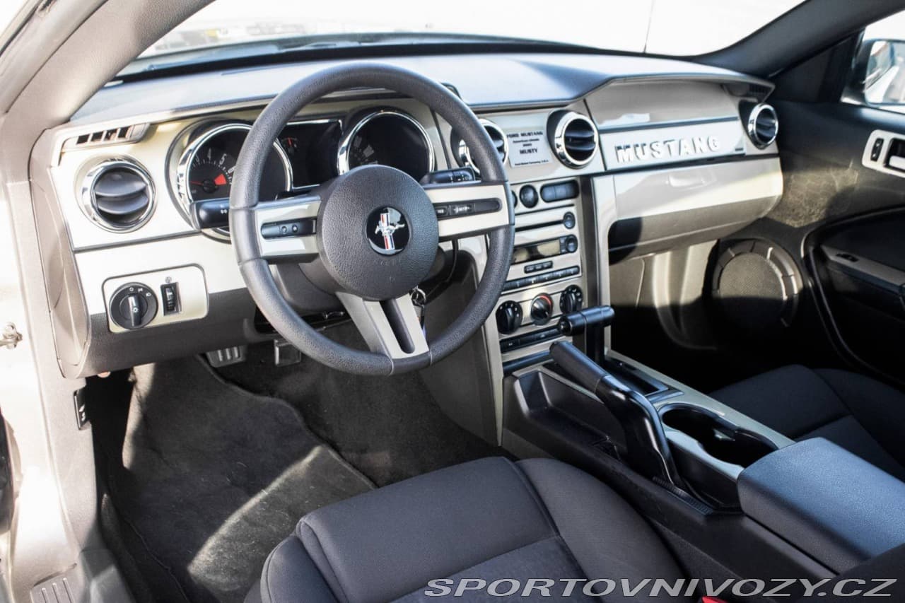 2004 Ford Mustang - 15