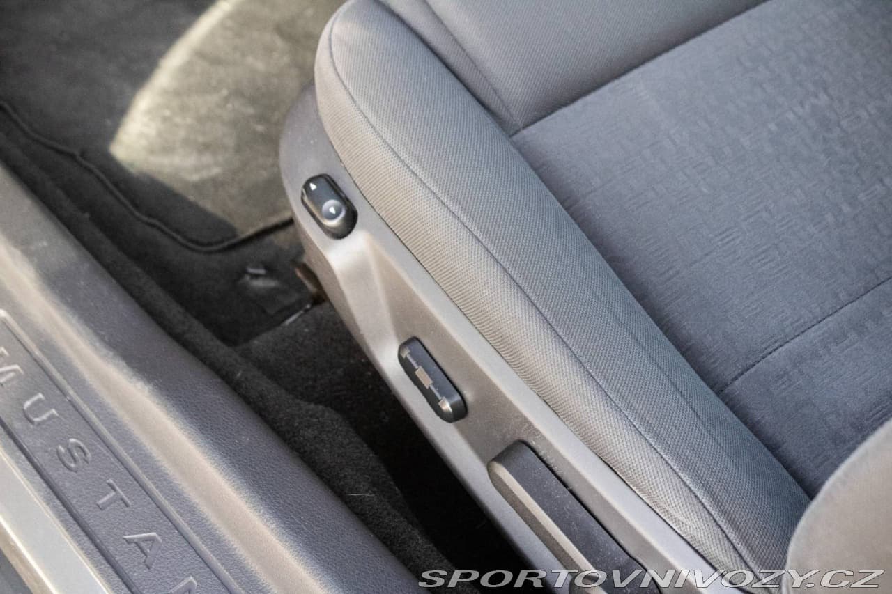 2004 Ford Mustang - 17