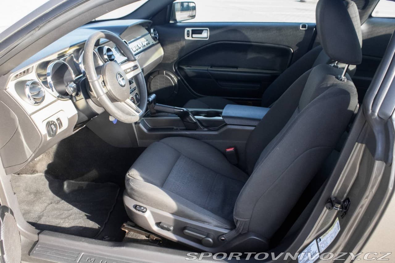 2004 Ford Mustang - 18