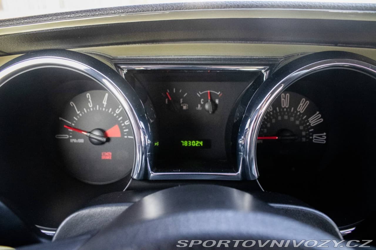 2004 Ford Mustang - 19