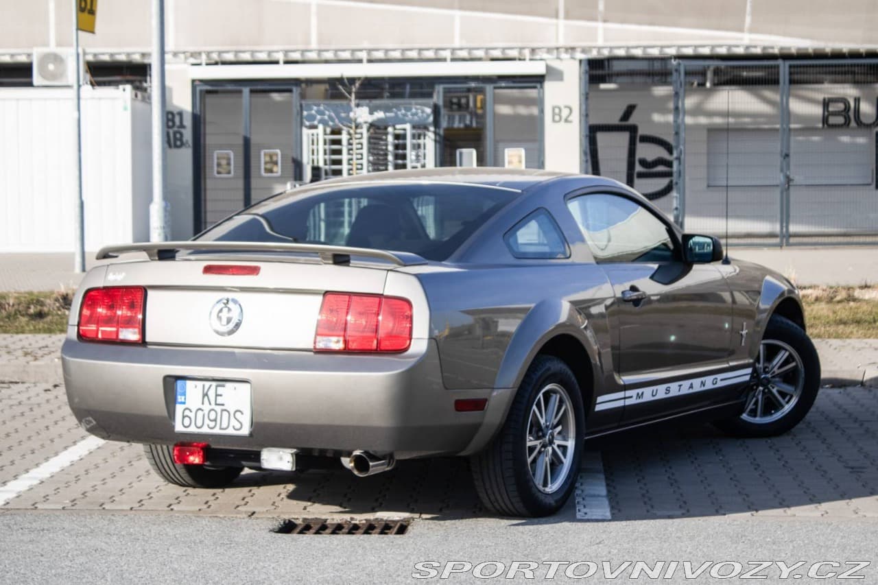 2004 Ford Mustang - 5