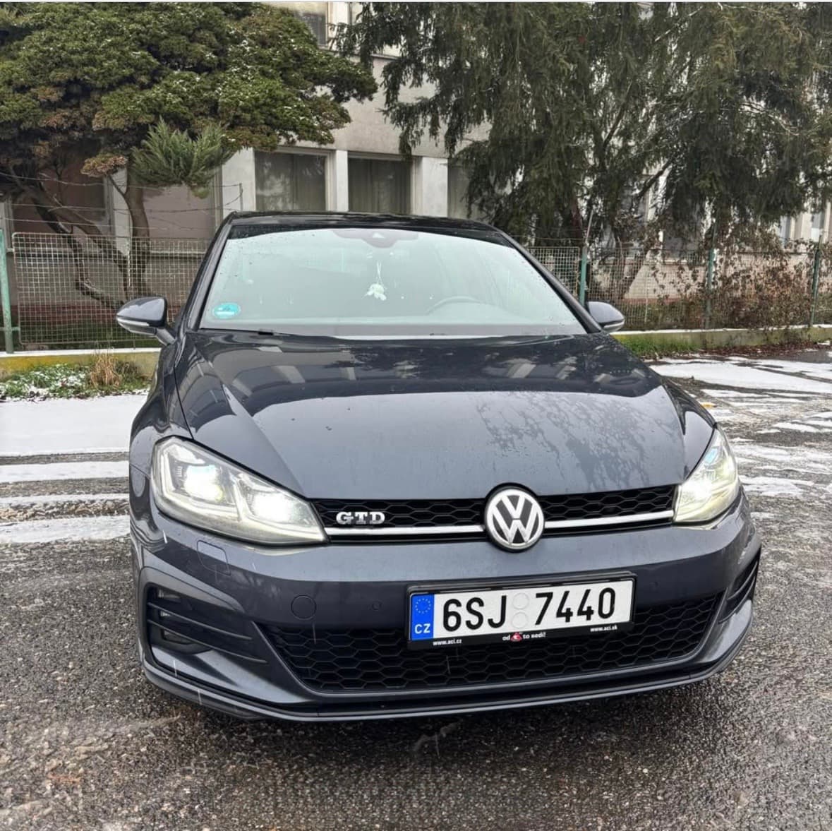 2018 Volkswagen Golf - 2