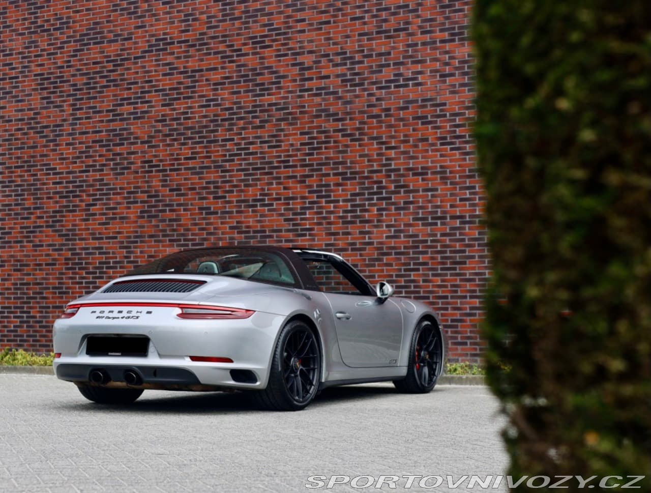 2018 Porsche 911 - 14