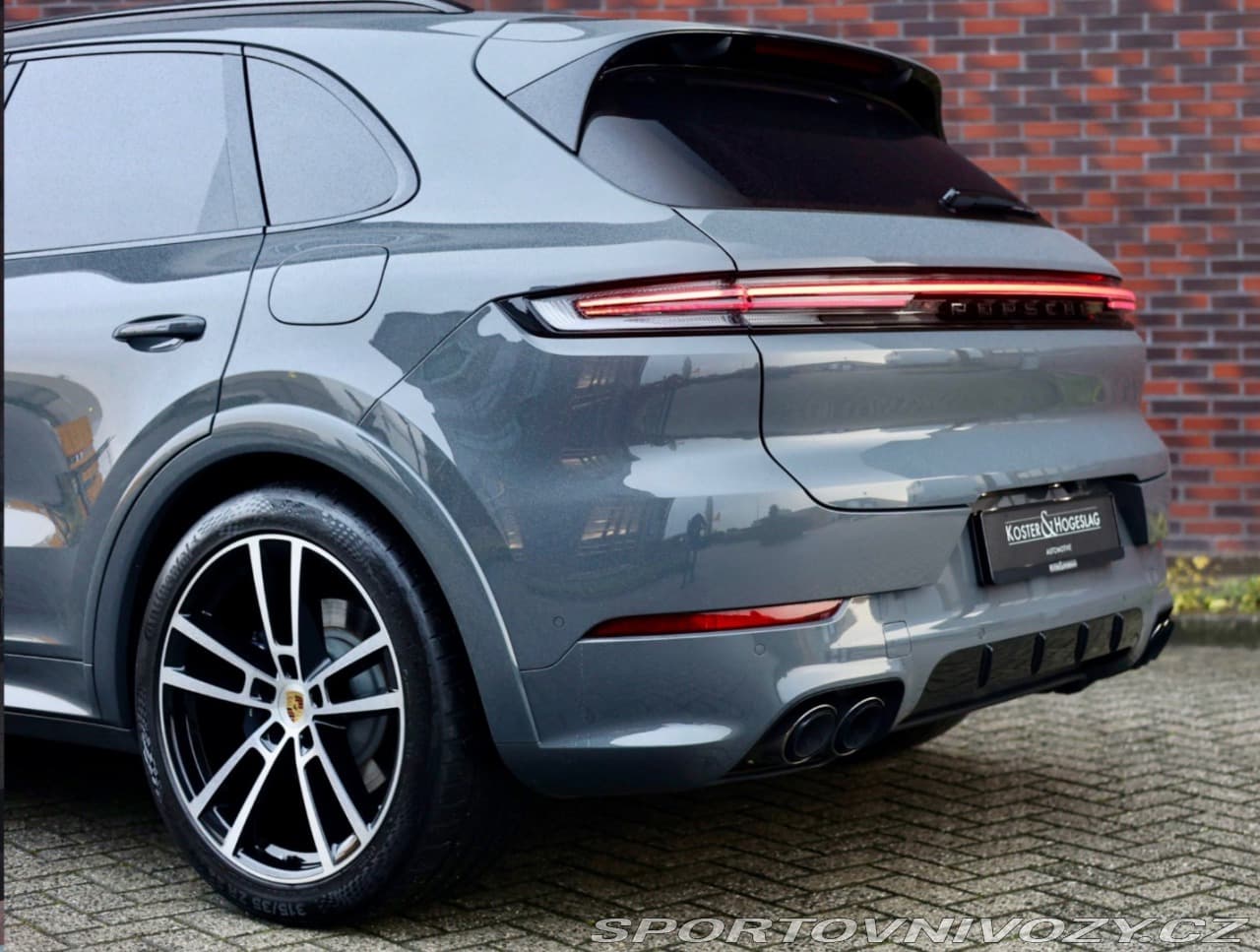 2025 Porsche Cayenne - 17
