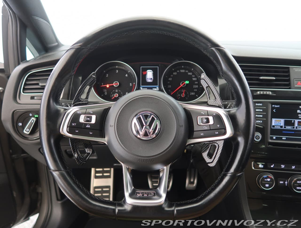 2016 Volkswagen Golf - 16