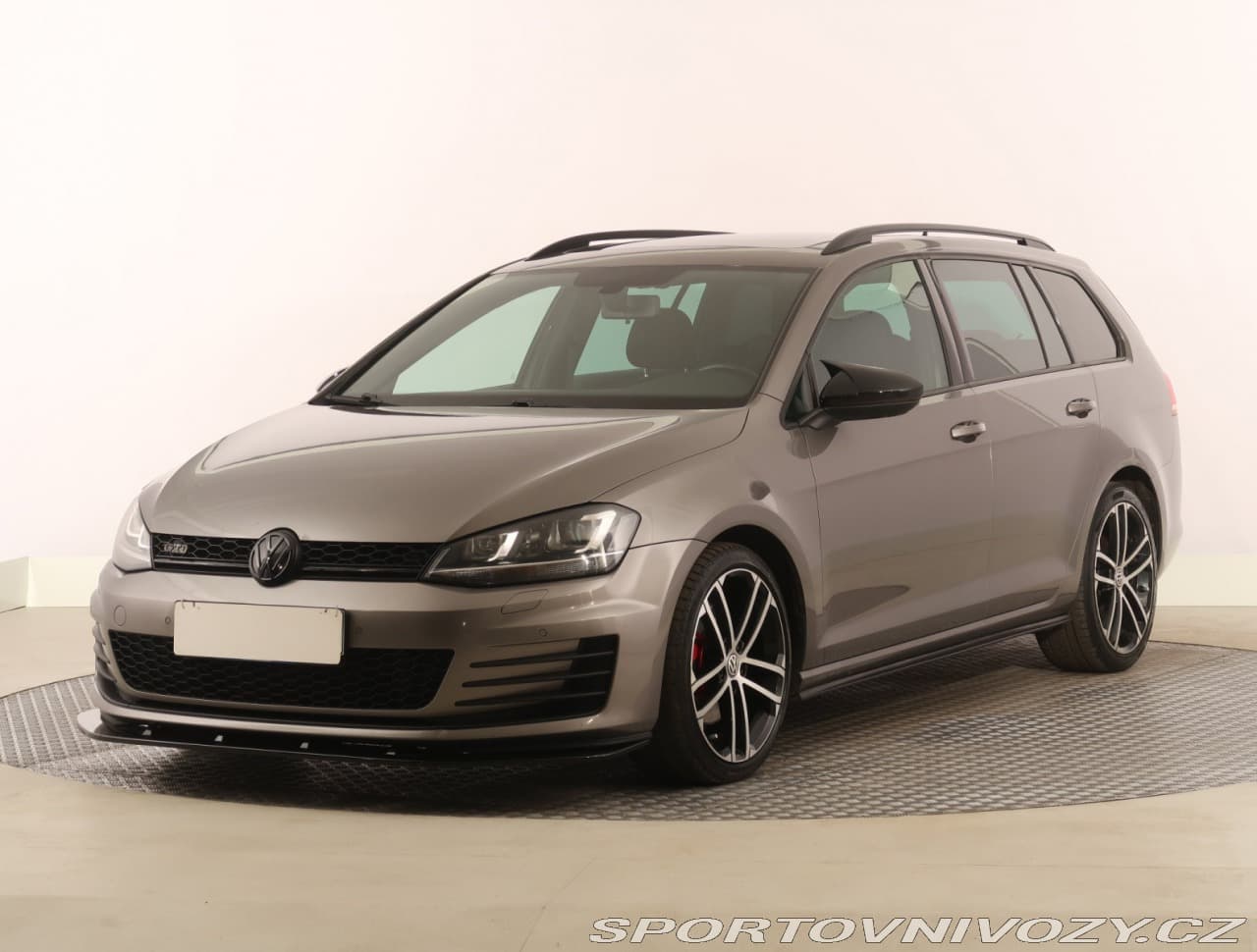 2016 Volkswagen Golf - 2