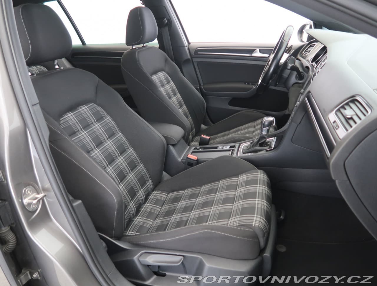 2016 Volkswagen Golf - 9