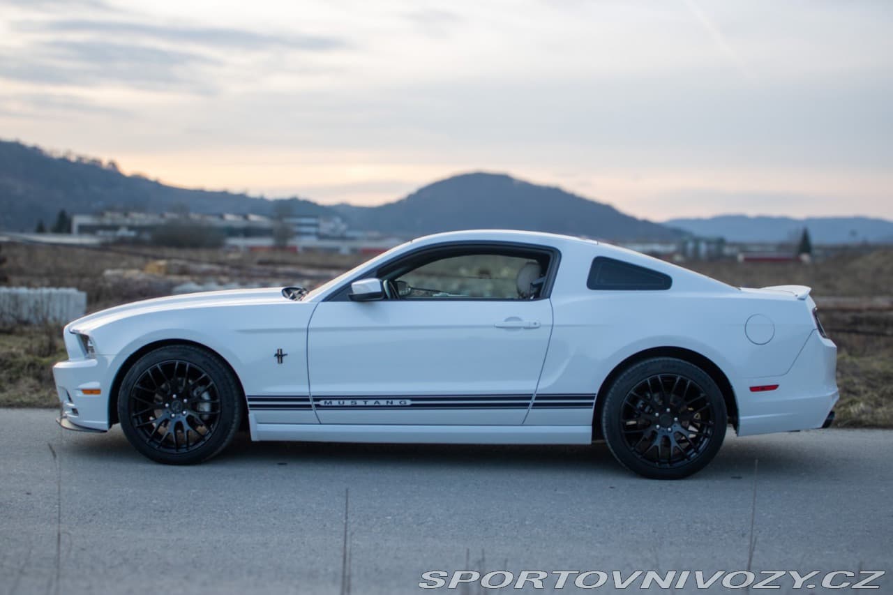 2014 Ford Mustang - 12
