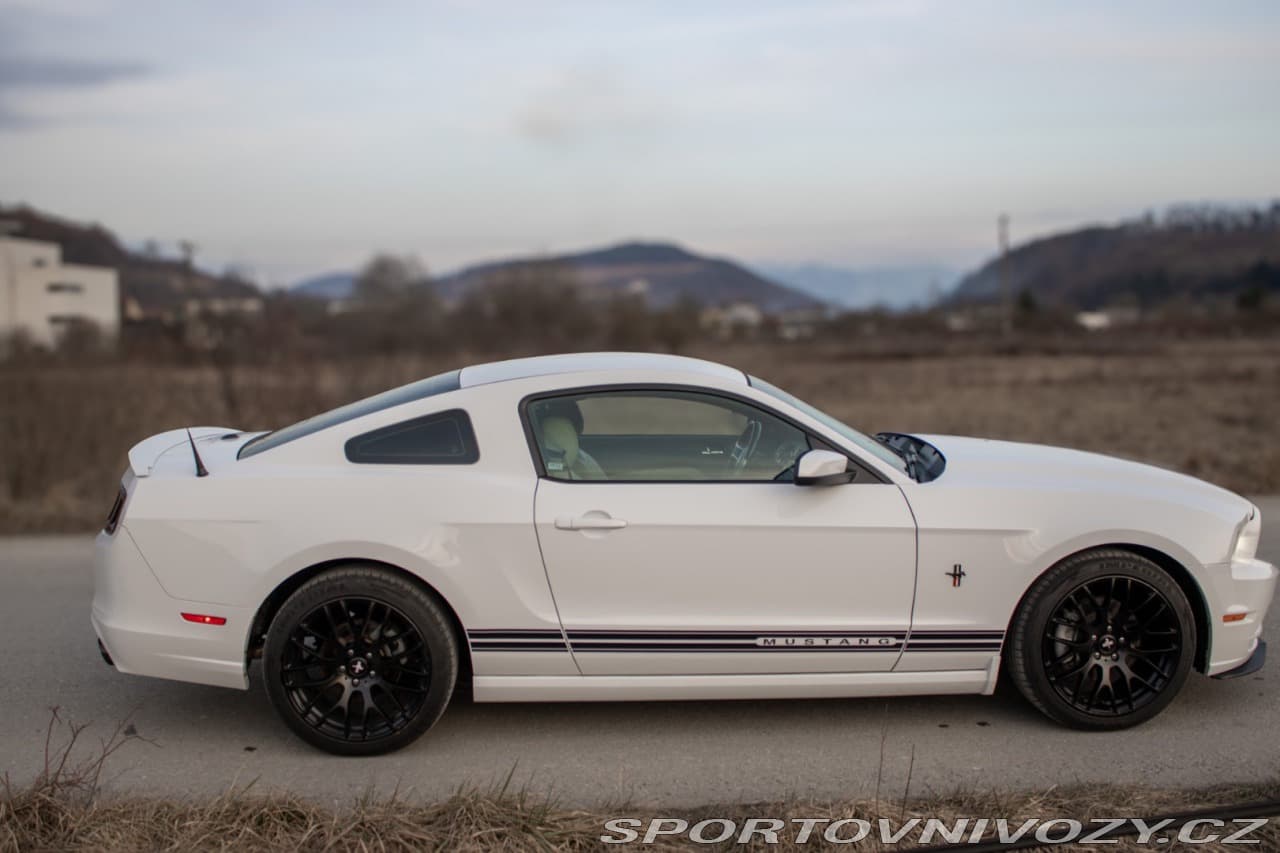 2014 Ford Mustang - 13