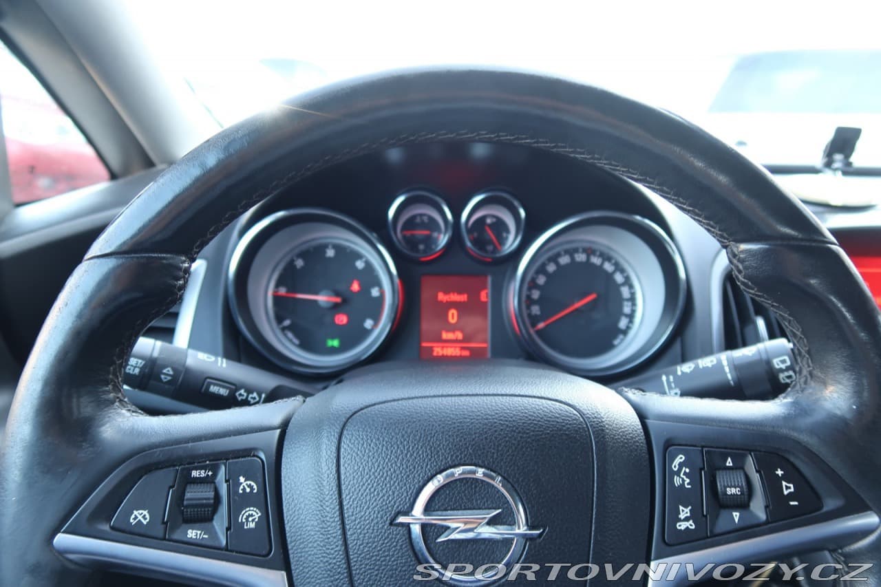 2012 Opel Astra - 16