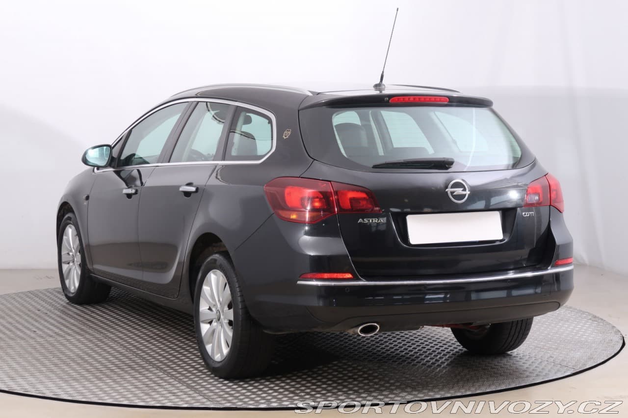 2012 Opel Astra - 4