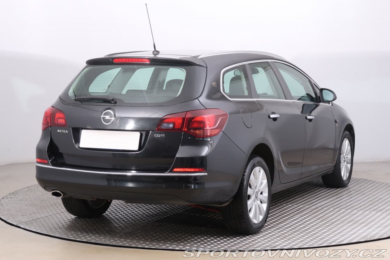 2012 Opel Astra - 5