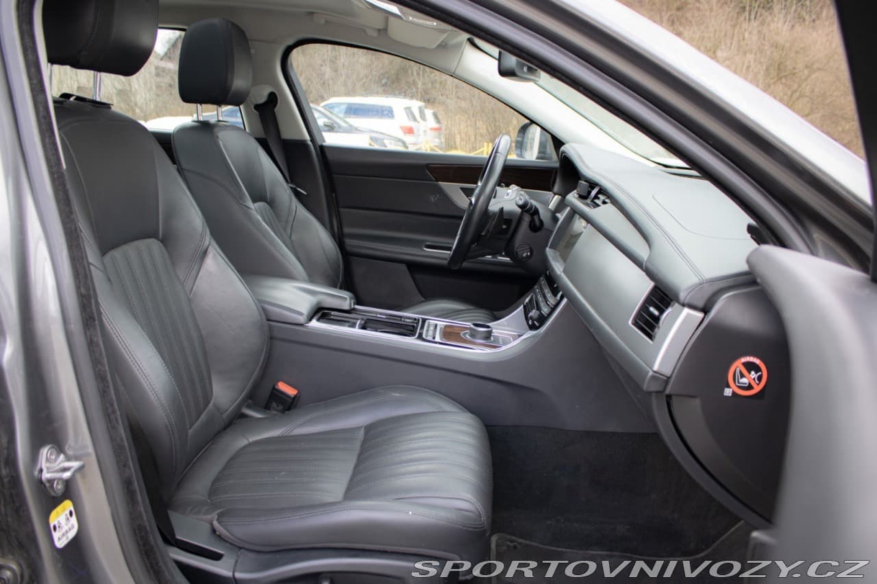 2018 Jaguar Xf - 34