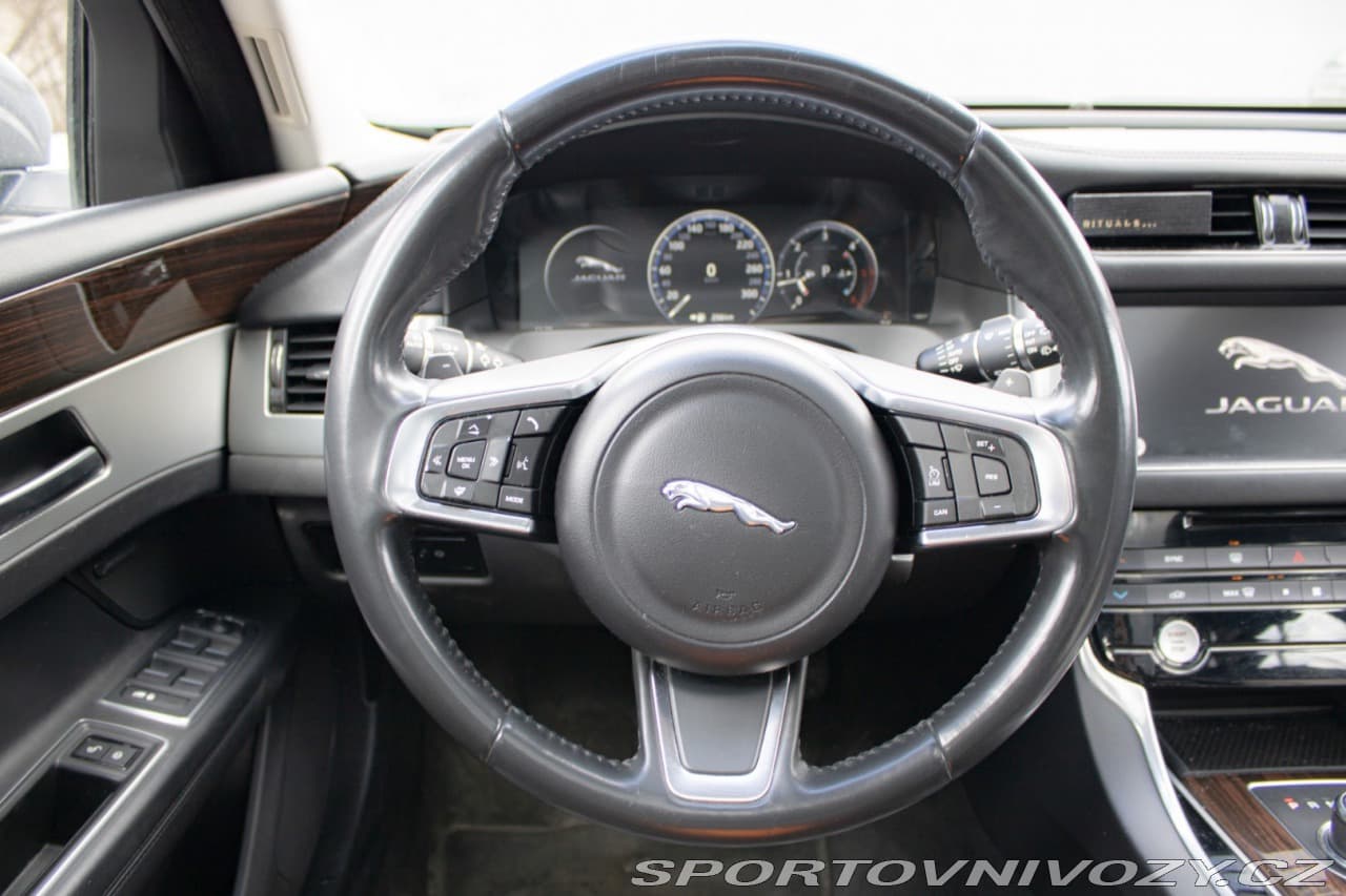 2018 Jaguar Xf - 40