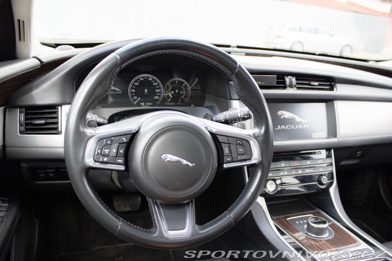 2018 Jaguar Xf - 43
