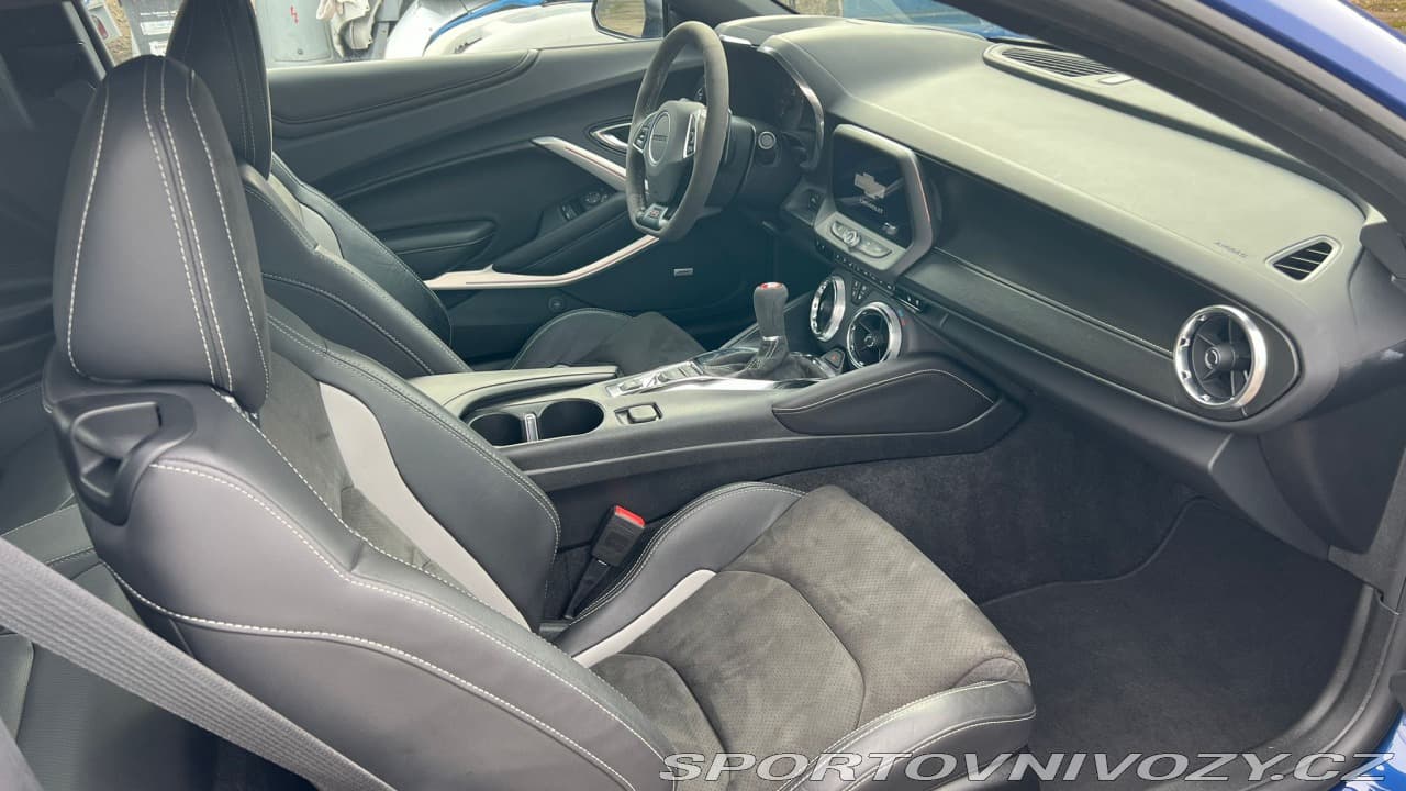 2020 Chevrolet Camaro - 40