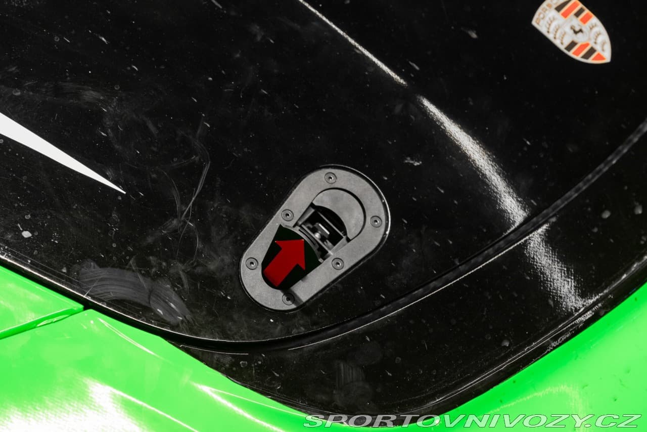 2018 Porsche 911 - 17