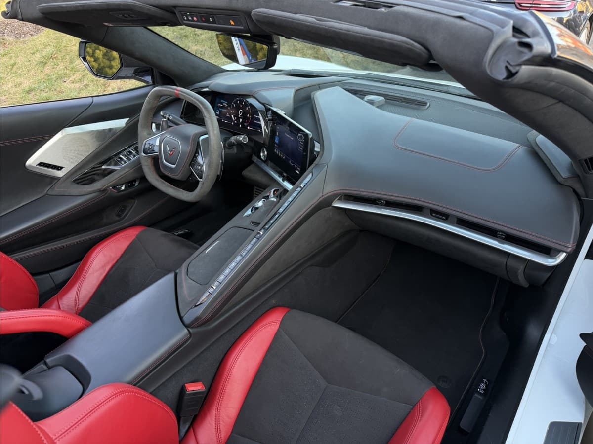 2021 Chevrolet Corvette - 11