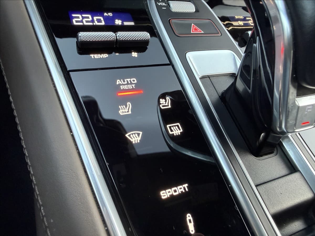 2019 Porsche Panamera - 10