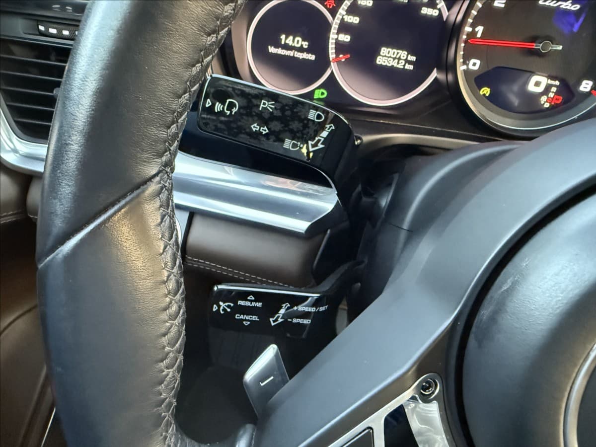 2019 Porsche Panamera - 11