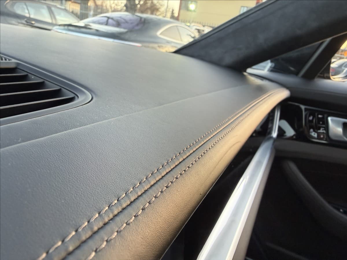 2019 Porsche Panamera - 17