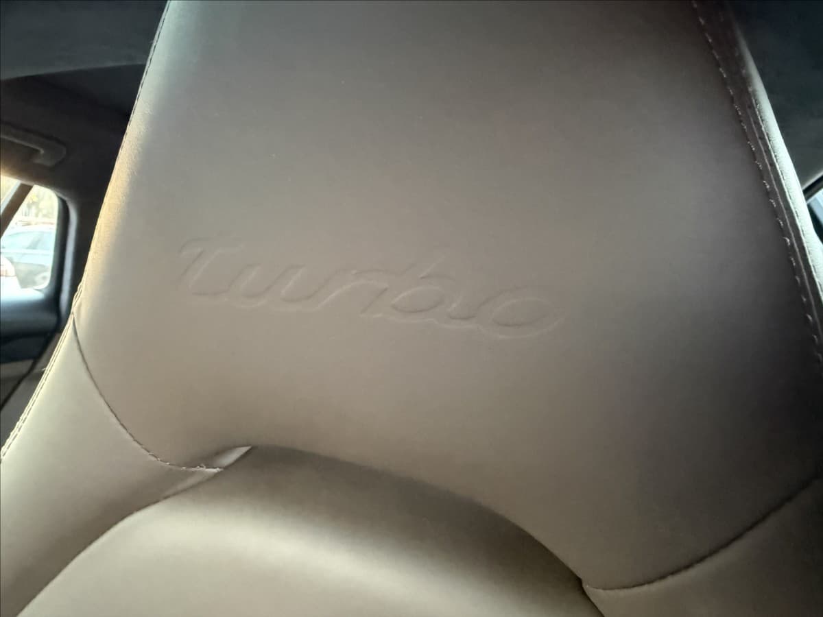 2019 Porsche Panamera - 19