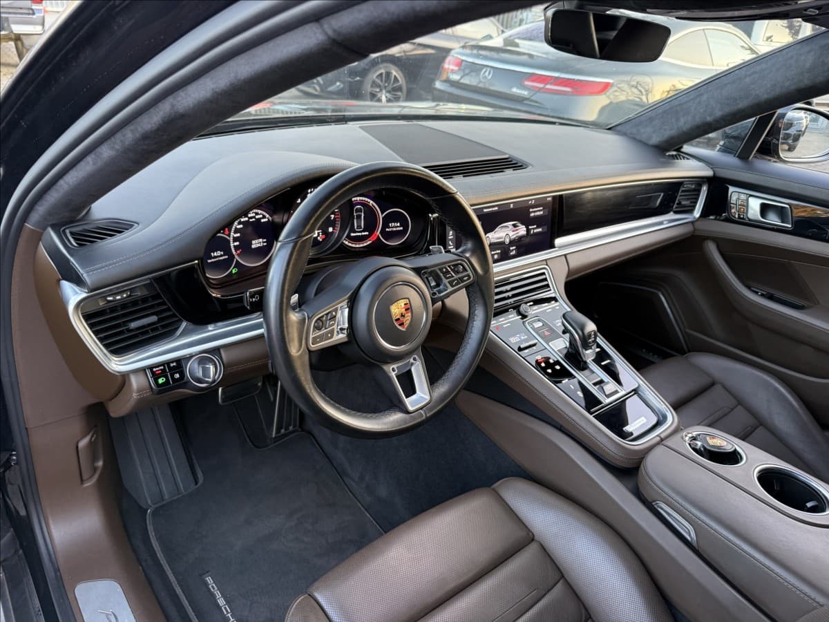 2019 Porsche Panamera - 4