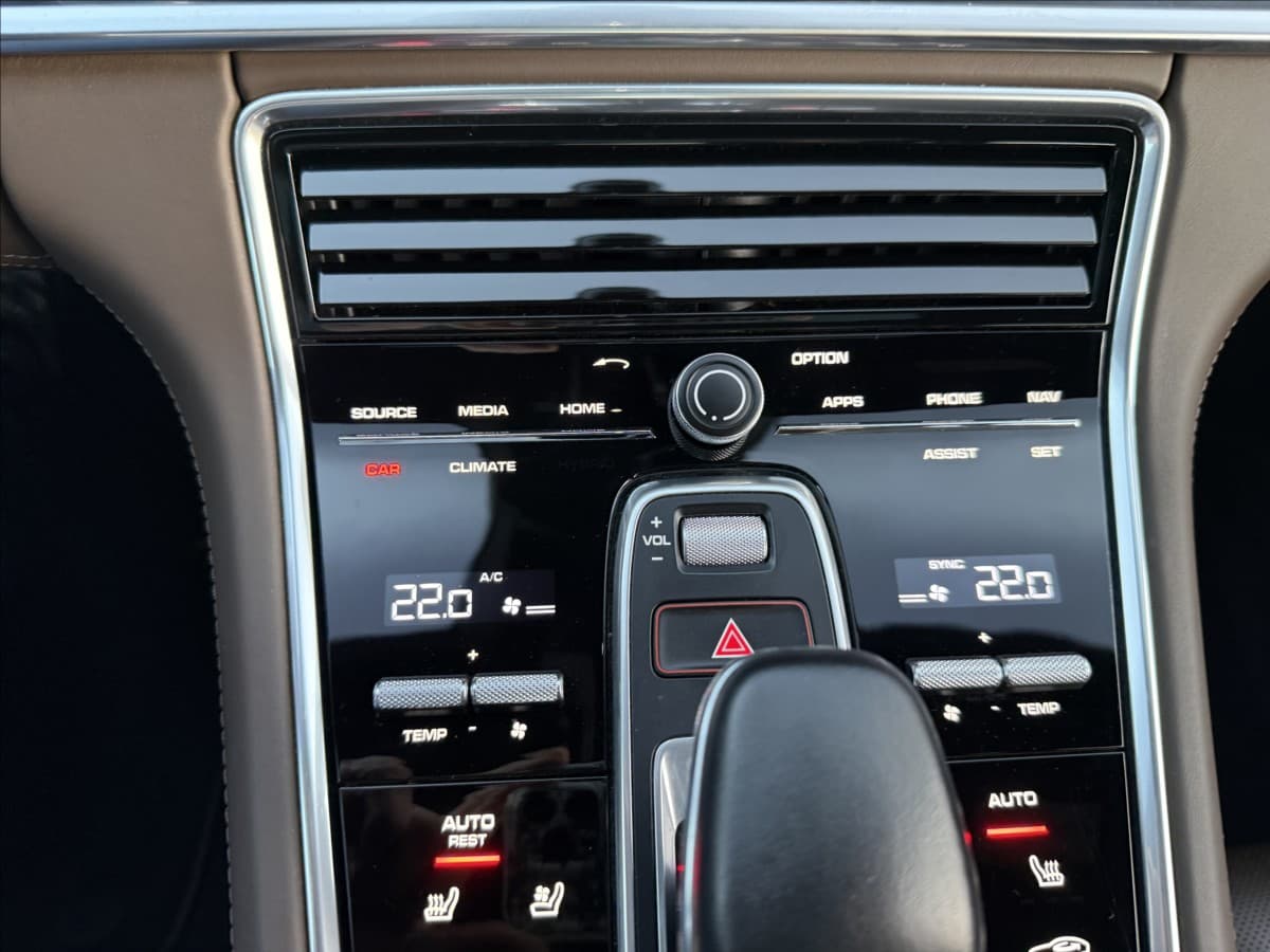 2019 Porsche Panamera - 7