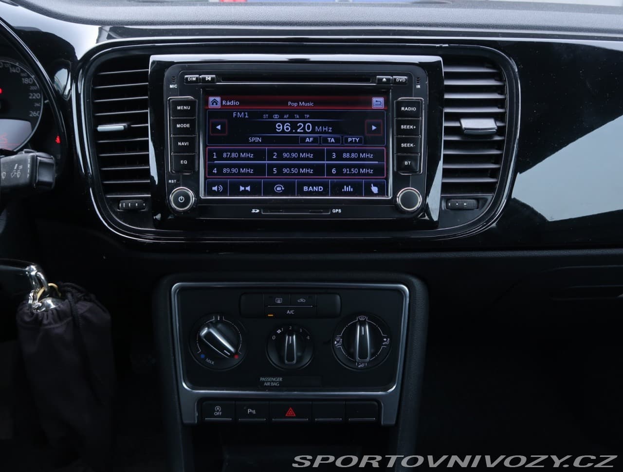 2018 Volkswagen Beetle - 12