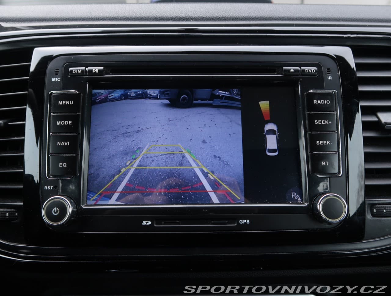 2018 Volkswagen Beetle - 13