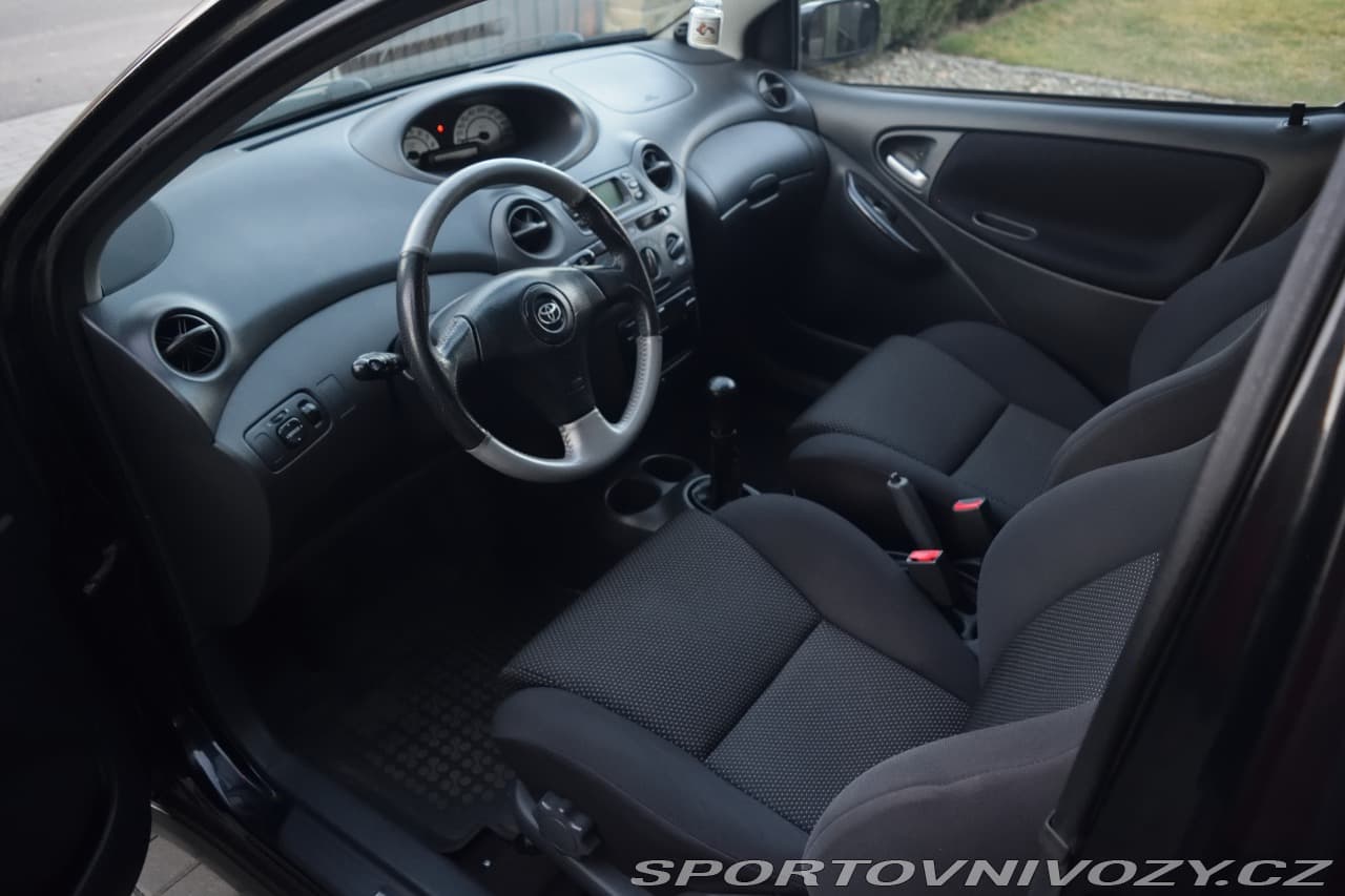 2001 Toyota Yaris - 10