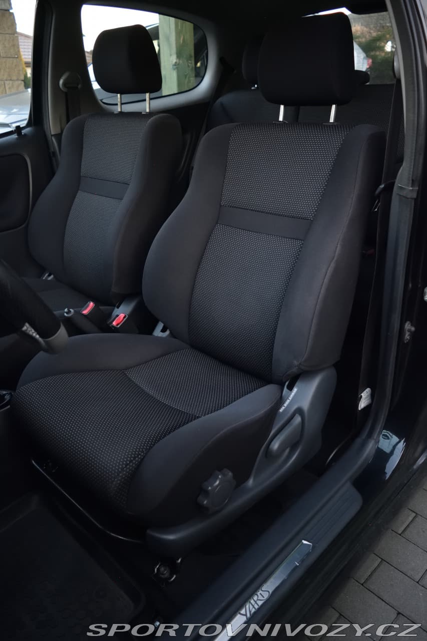 2001 Toyota Yaris - 11