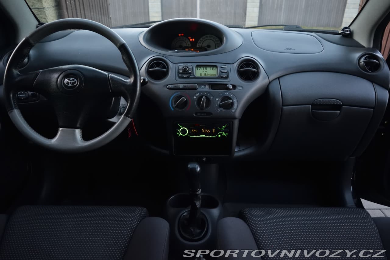 2001 Toyota Yaris - 16