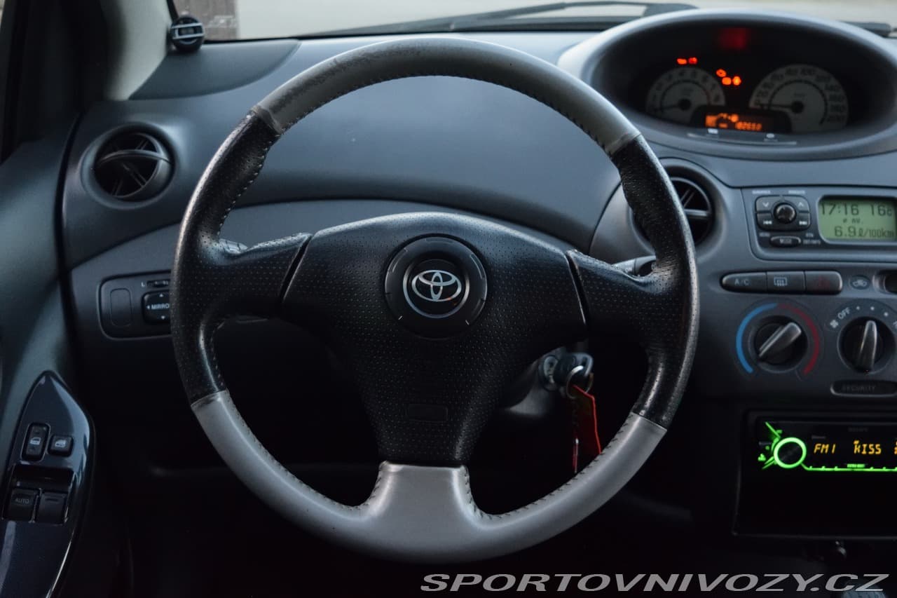 2001 Toyota Yaris - 17