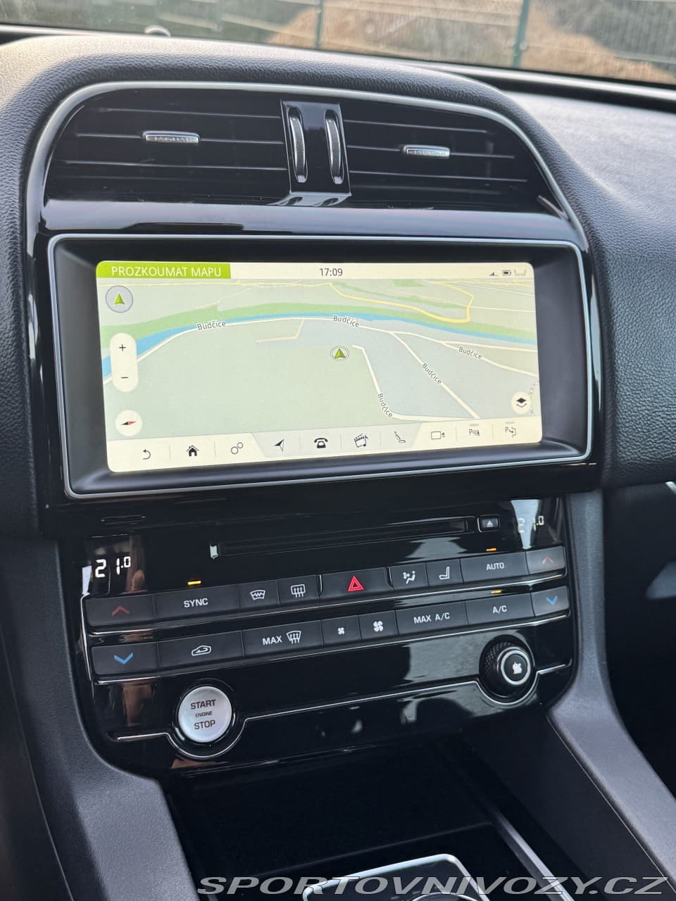 2017 Jaguar F-Pace - 11