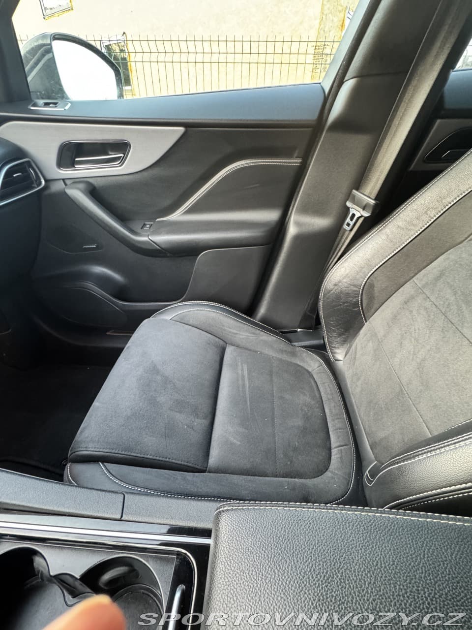 2017 Jaguar F-Pace - 12