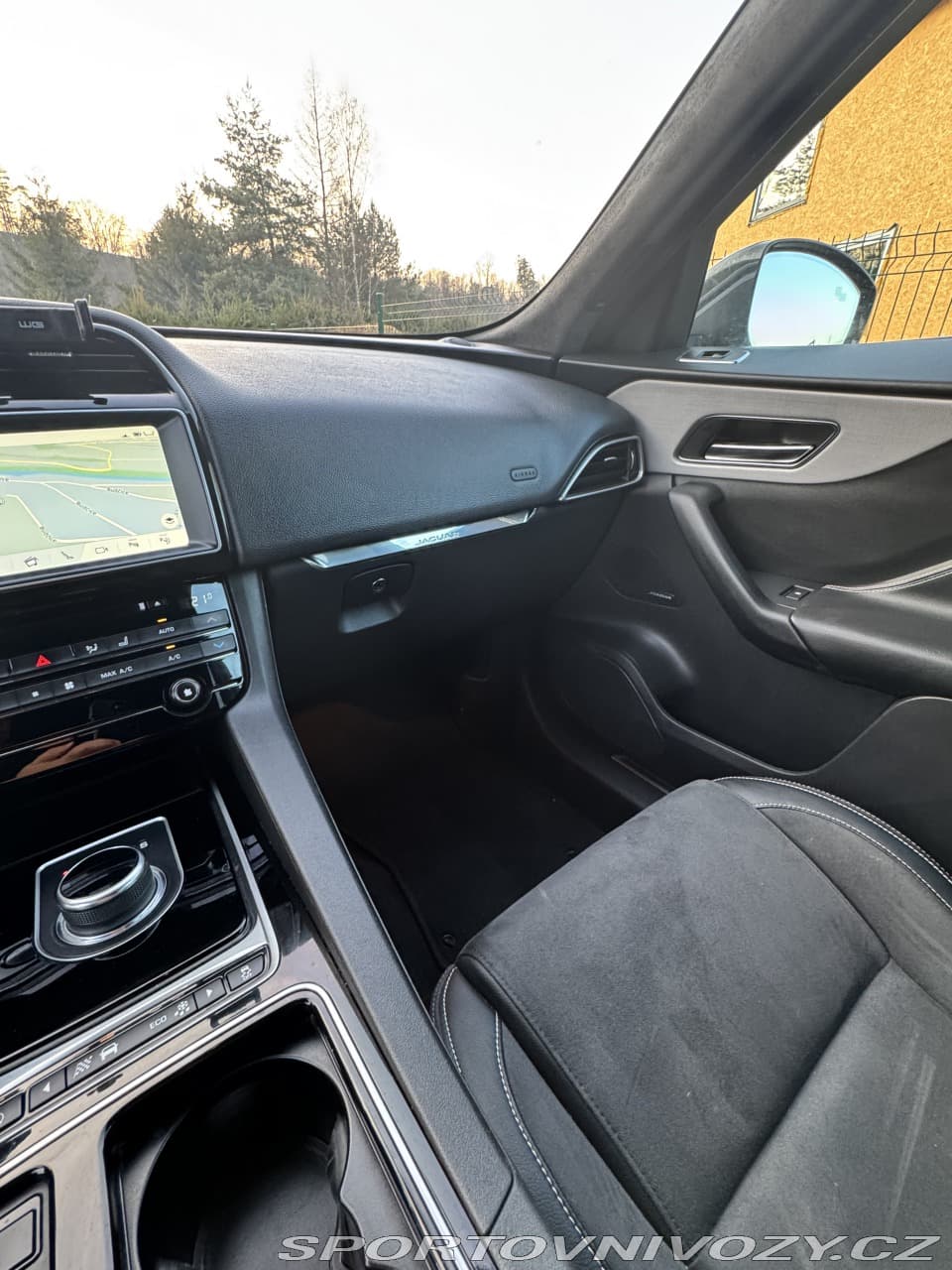 2017 Jaguar F-Pace - 13