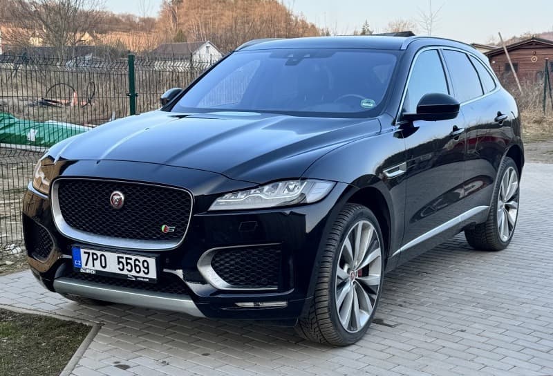 2017 Jaguar F-Pace - 15