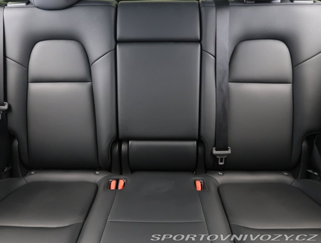 2021 Tesla Model Y - 10