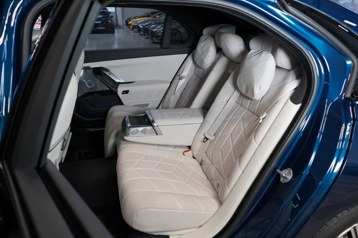 2025 BMW 7-Series - 16