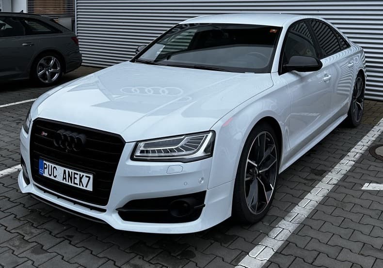 2017 Audi S8 - 12