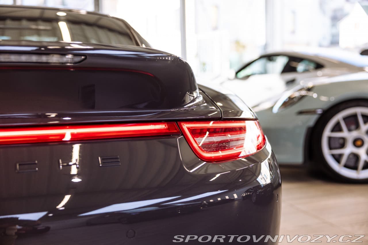 2014 Porsche 911 - 11