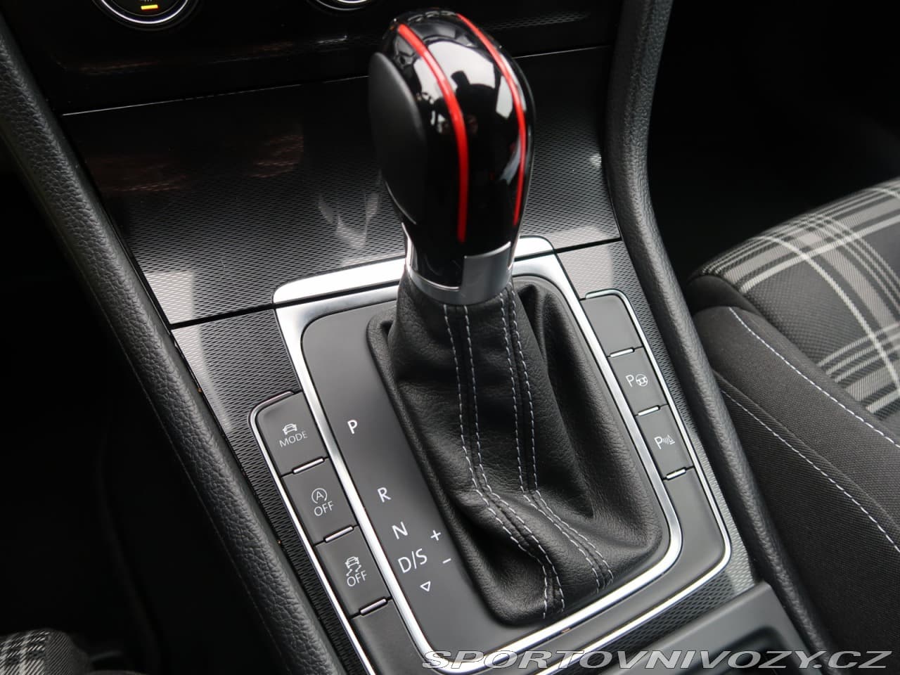 2015 Volkswagen Golf - 13