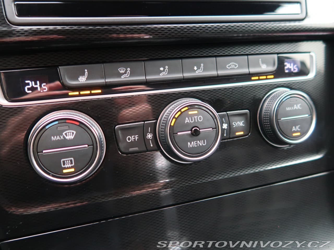 2015 Volkswagen Golf - 16