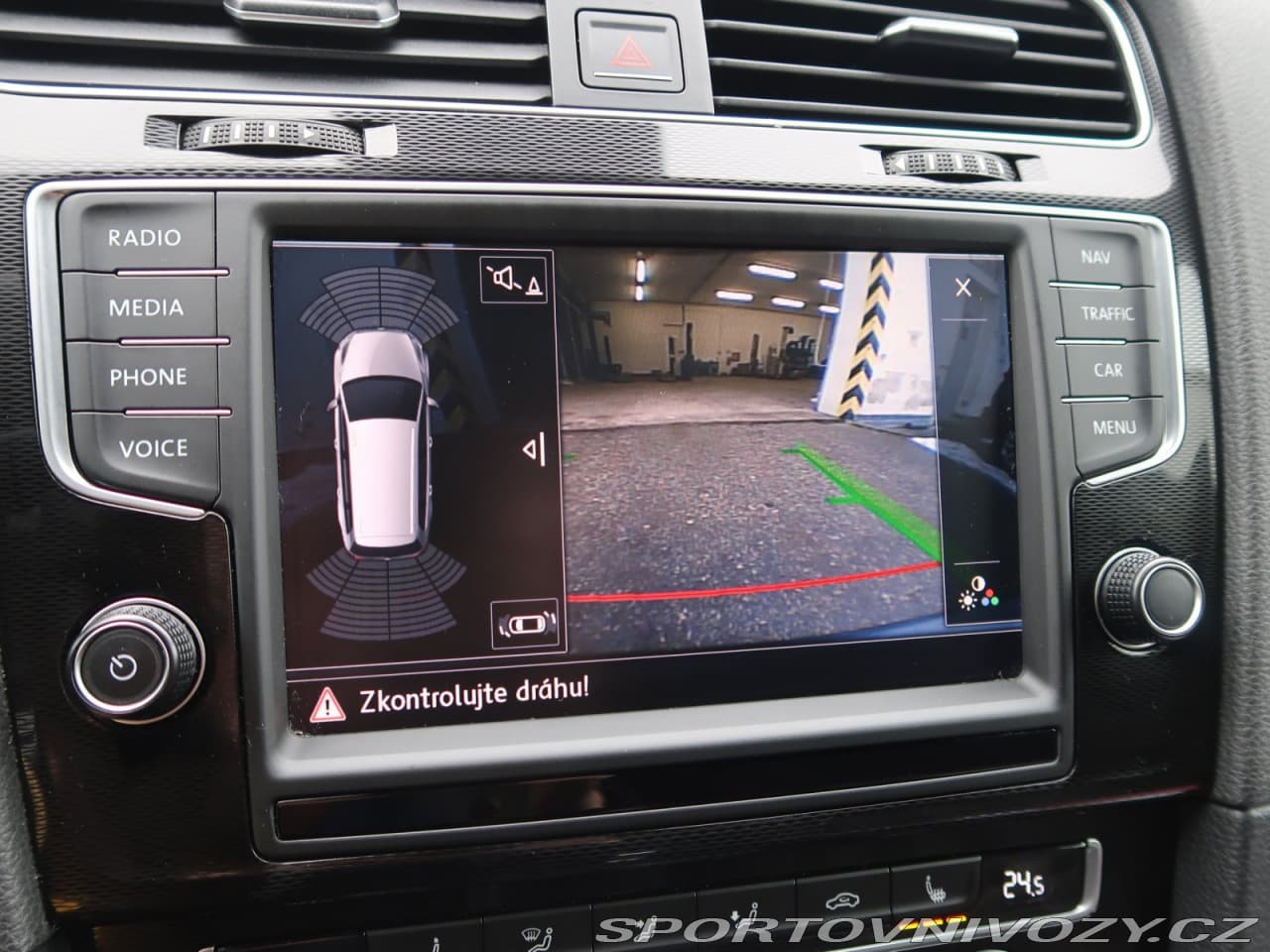 2015 Volkswagen Golf - 18