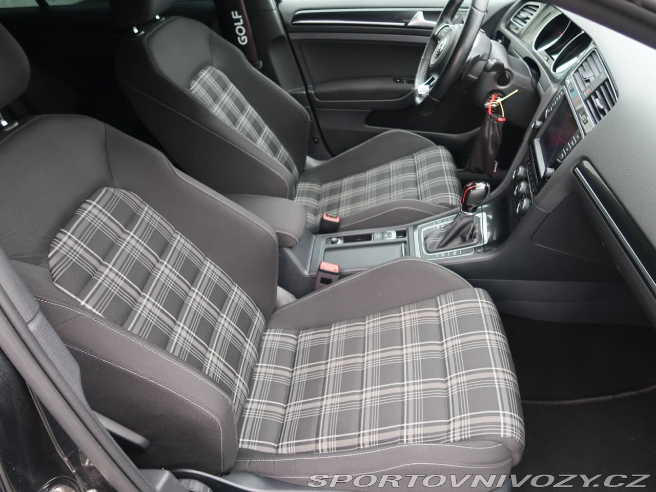 2015 Volkswagen Golf - 9